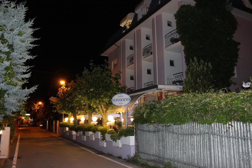 Hotel Susanna Римини Екстериор снимка