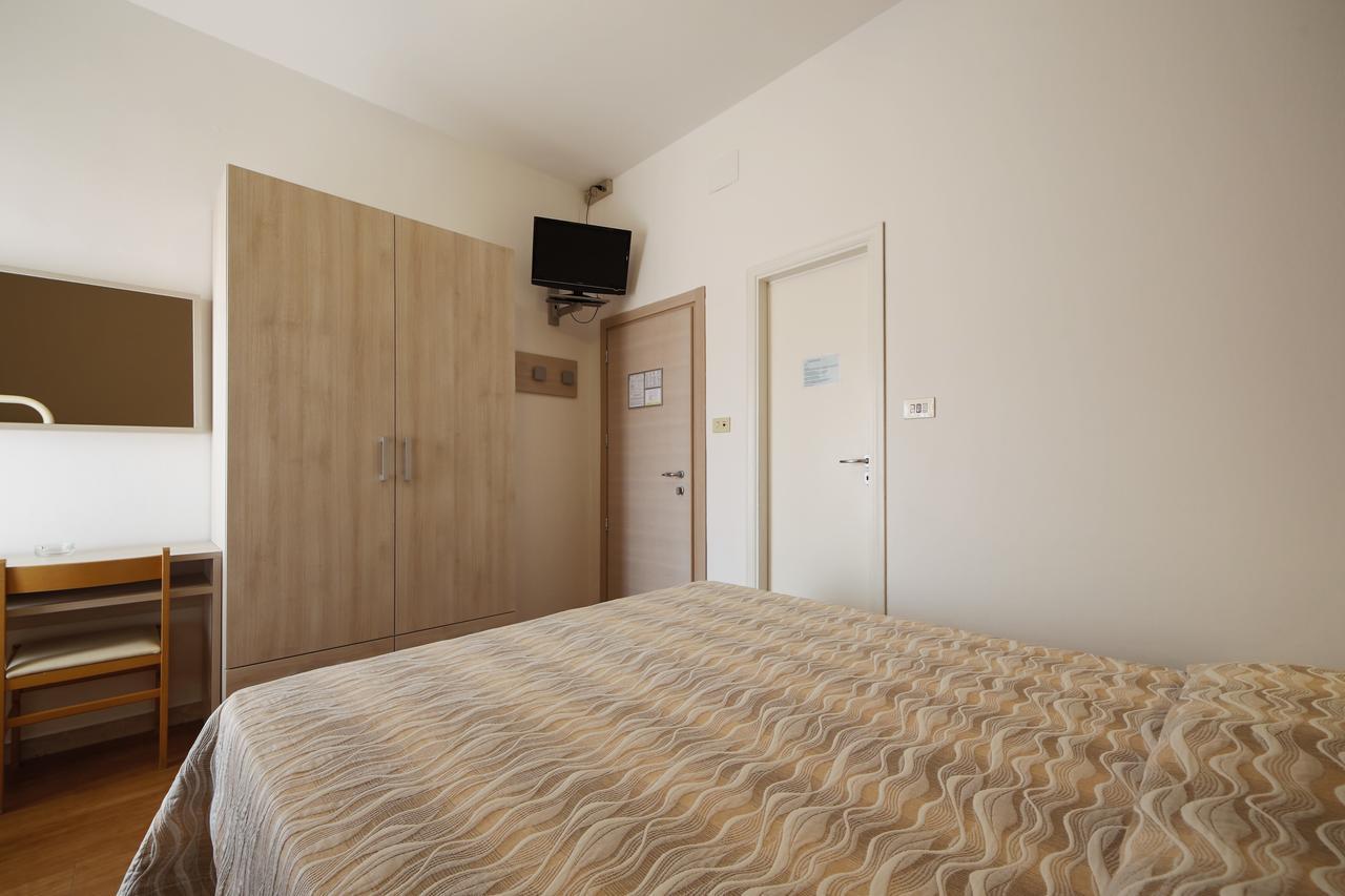 Hotel Susanna Римини Стая снимка