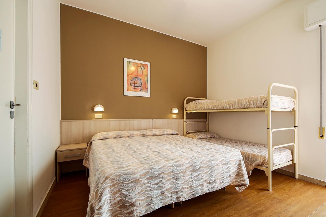 Hotel Susanna Римини Екстериор снимка