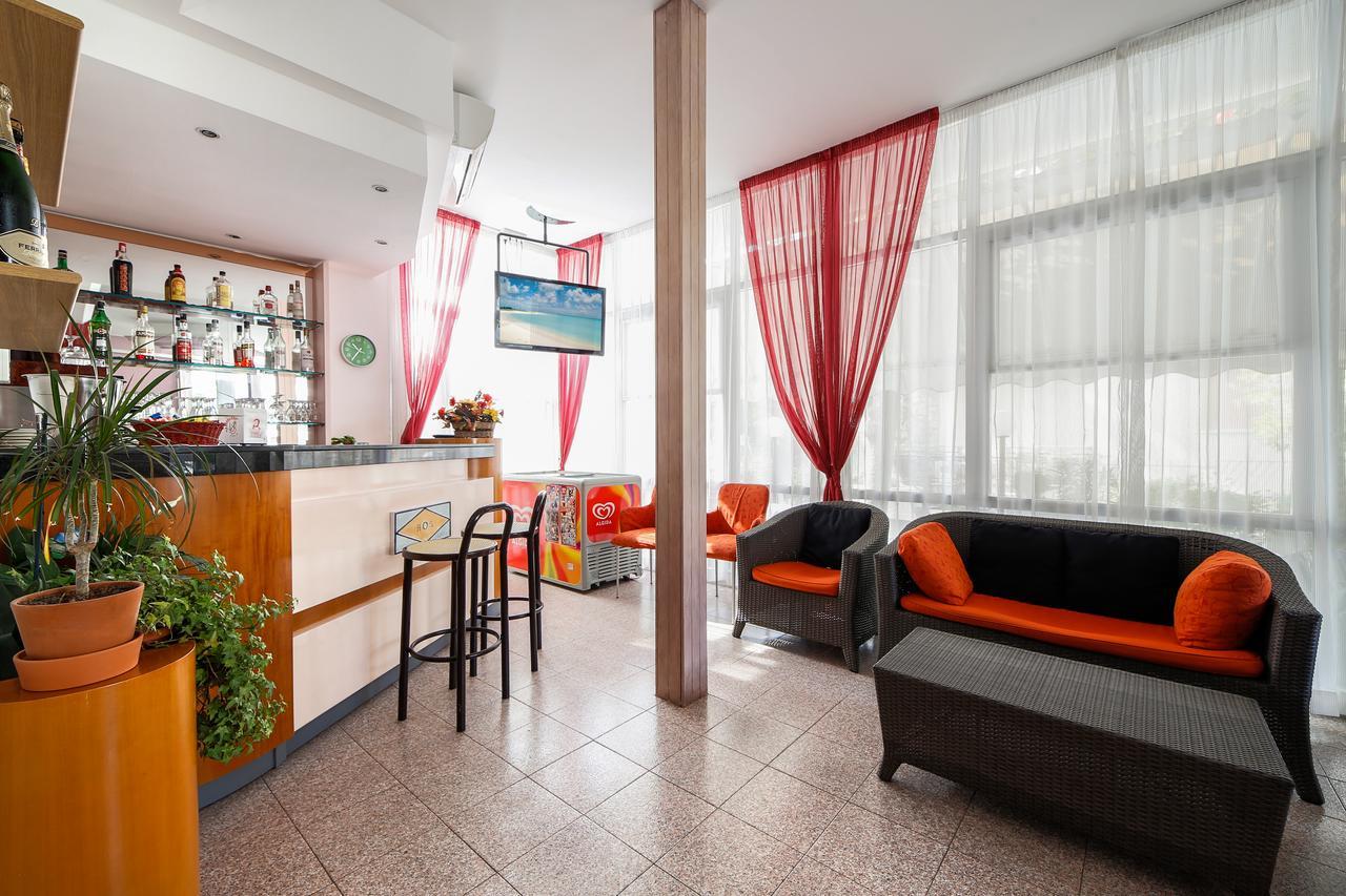 Hotel Susanna Римини Екстериор снимка