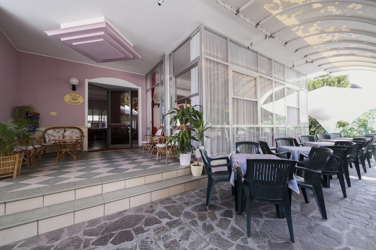 Hotel Susanna Римини Екстериор снимка